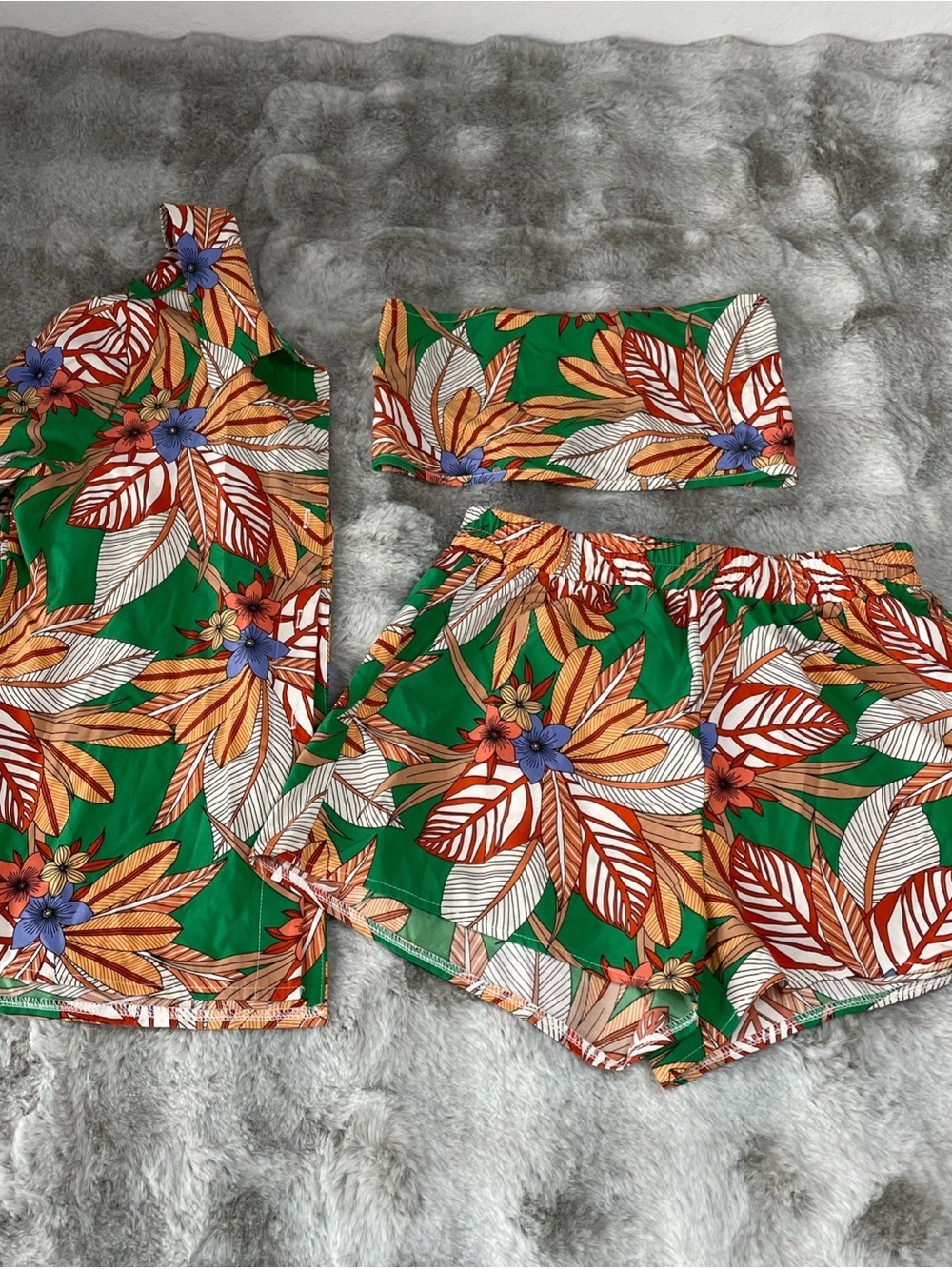 Shein Women’s 3 Piece Tube Top/ Shirt/Shorts Size L Multicolor Floral -0248